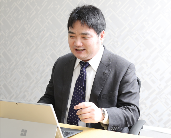 弁護士と相談する様子